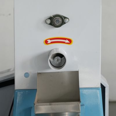 18.5kw छोटी इलेक्ट्रिक फिश फीड एक्सट्रूडर मशीन 70 मिमी दीया स्क्रू