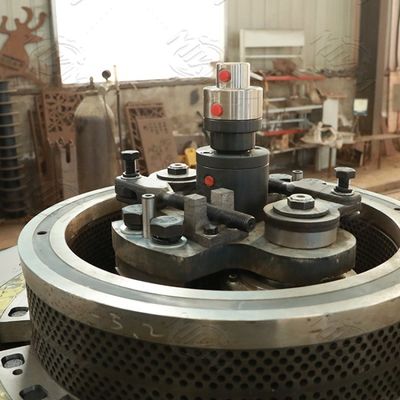 MIKIM 2.5mm डाई चिप लकड़ी छर्रों मशीन छोटे पैमाने 900kg / H