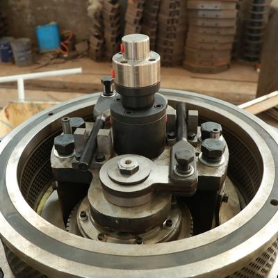 छोटे लकड़ी गोली मिलों फ़ीड घर 600 किलो / एच 400 किलो / एच पर्यावरण के अनुकूल का उपयोग करें: