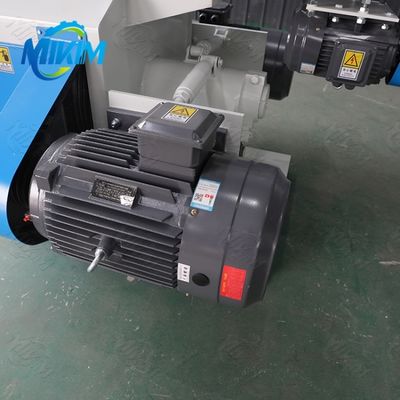 इलेक्ट्रिक 3kw-30kw चिकन मवेशी पोल्ट्री फीड पेलेट मशीन अनुकूलित वोल्टेज