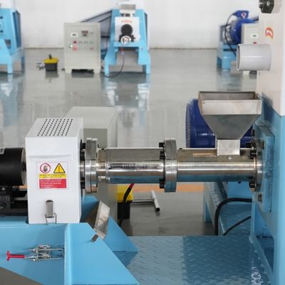 TSE85 मछली फ़ीड गोली उत्पादन उपकरण डस्टप्रूफ 1 से 5ton बड़ी क्षमता